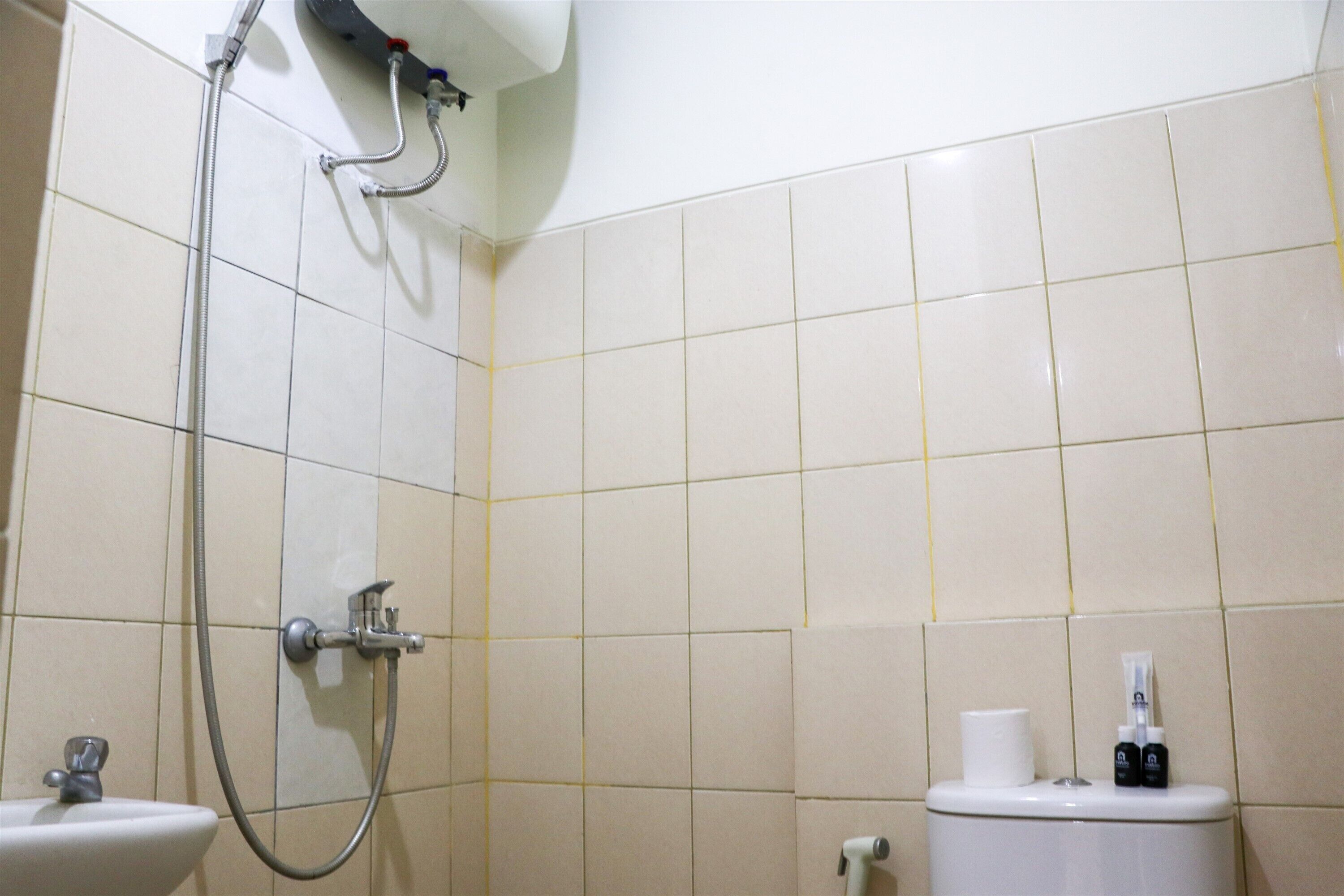 Apartemen | Kamar mandi | Shower dan handuk