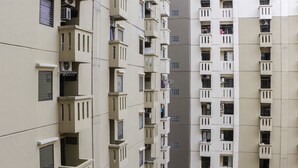 A high-rise residential building with multiple balconies, air conditioning units, and a uniform architectural style. - Spacious Studio At Gateway Ahmad Yani Cicadas Apartment (Bandung)