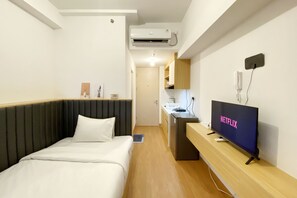 Studio | Free WiFi - Relaxing Studio At 19Th Floor Tokyo Riverside Pik 2 Apartment (Teluknaga)