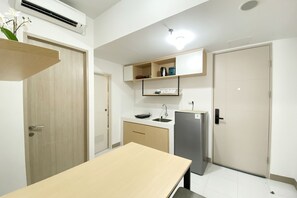 Apartment | Private kitchen | Full-size fridge, stovetop - Comfort 2Br At 38Th Floor Tokyo Riverside Pik 2 Apartment (Teluknaga)