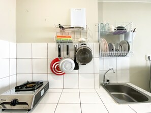 Private kitchen - Simply Look Studio At Springlake Summarecon Bekasi Apartment (Bekasi)