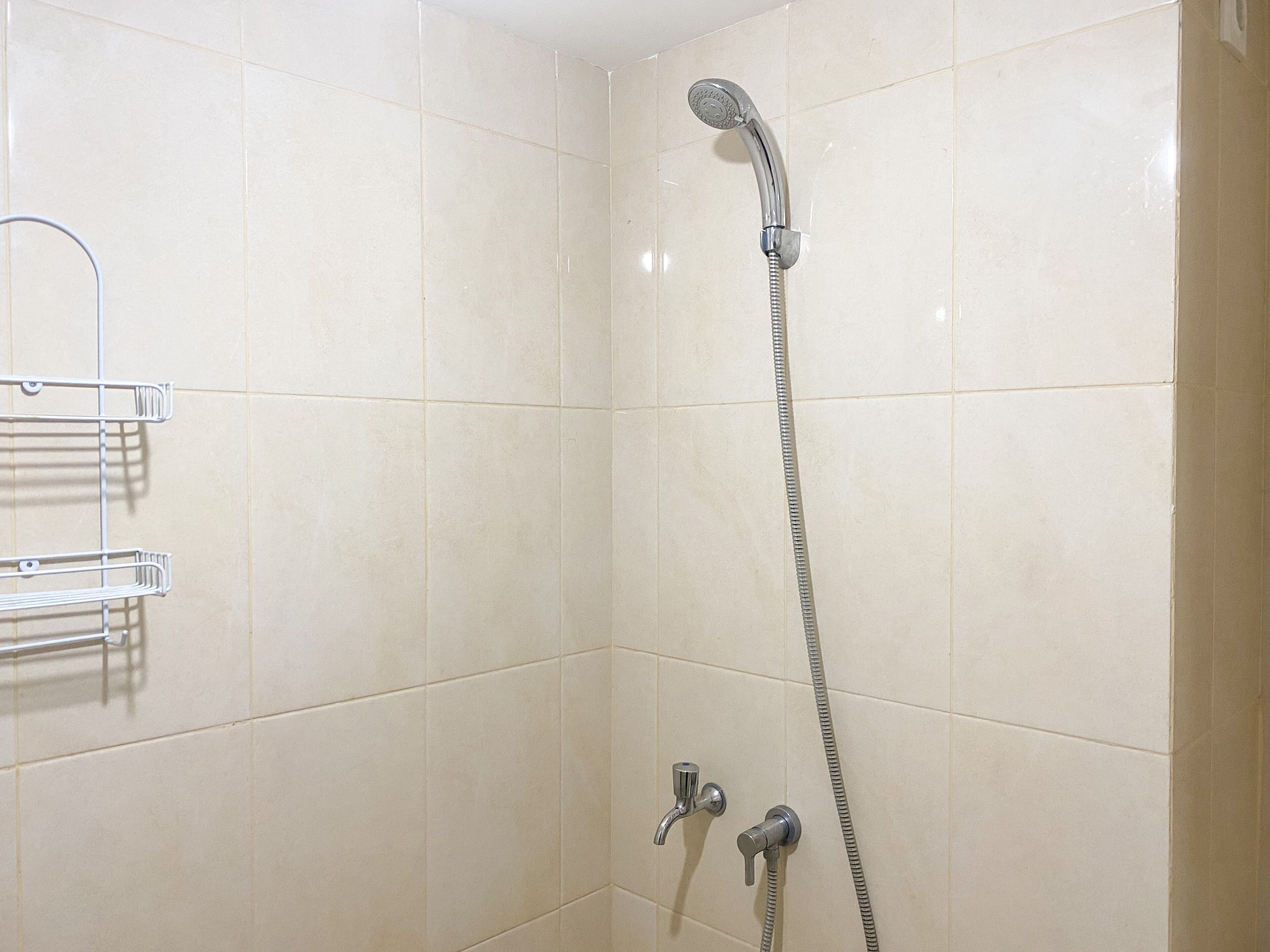 Studio | Bathroom | Shower, towels