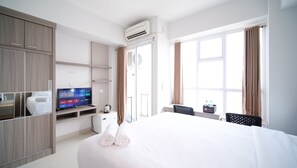Minibar, free WiFi - Clean And Cozy Stay Studio At Taman Melati Surabaya Apartment (Surabaya)
