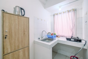 开间 | 私人厨房 | 大冰箱、炉灶