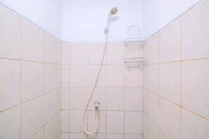 开间 | 浴室 | 淋浴设施、毛巾