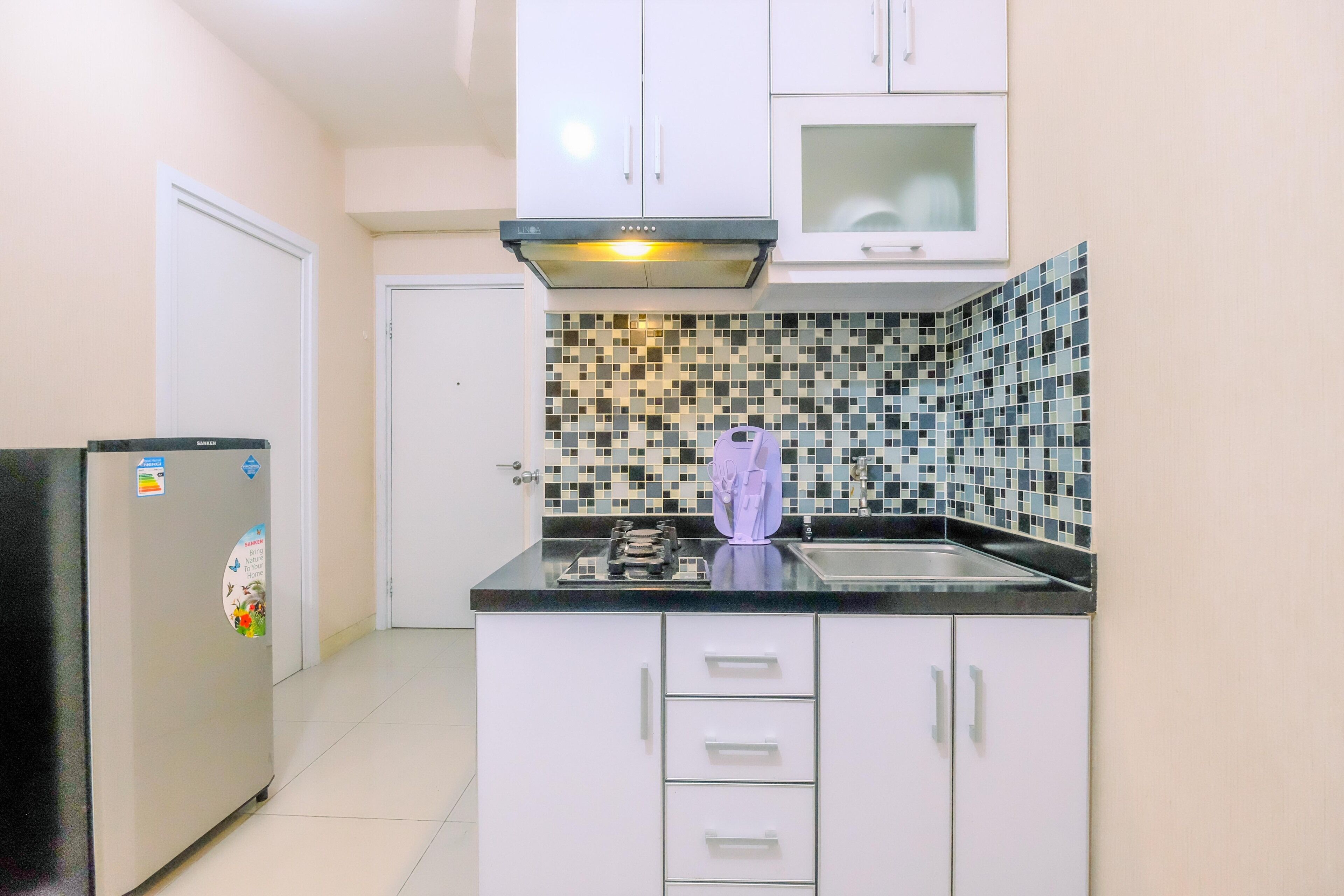 Apartment | Private kitchen | Full-size fridge, stovetop