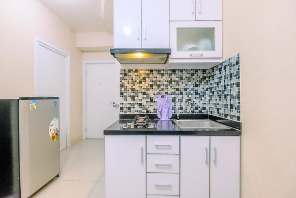 Apartment | Private kitchen | Full-size fridge, stovetop - Cozy 2Br Green Pramuka City Apartment Near Shopping Mall (Jakarta)