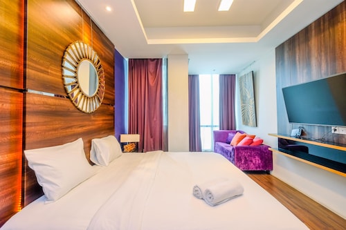 Homey Penthouse 3Br With Extra Room Kemang Village Apartment