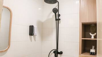 Apartment | Bathroom | Shower, towels