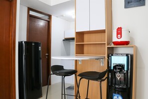 Apartamento | Cozinha privada | Geladeira grande, cooktop