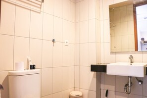 Studio | Bad | Dusj og håndklær