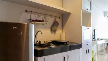 Refrigerador con freezer, placa de cocina
