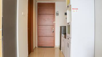 Studio | Private kitchen | Full-size fridge, stovetop