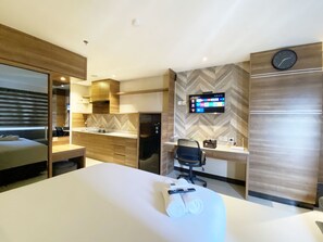 Studio | Free WiFi - Cozy And Comfort Stay Studio Sentraland Semarang Apartment (Semarang)