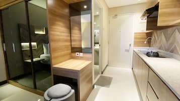 Studio | Private kitchen | Full-size fridge, stovetop