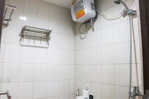 Apartment | Bathroom | Shower, towels
