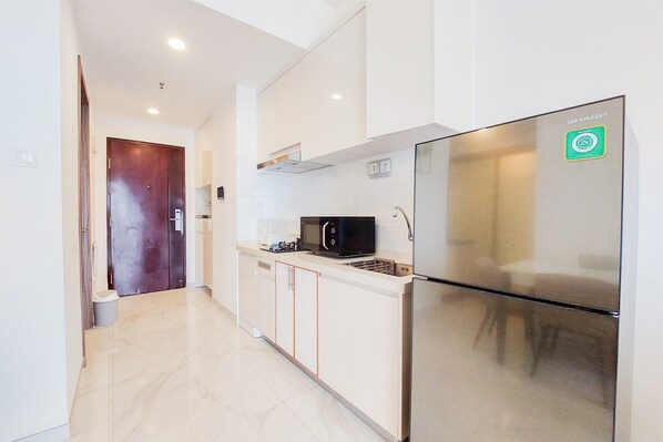 Apartment | Private kitchen | Full-size fridge, stovetop