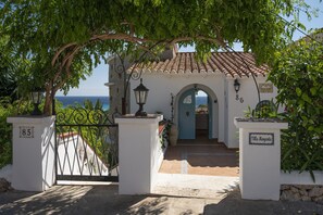 Exterior - Son Bou, villa 8 pax, swimming ool with children’s section, A/C, sea views (Son Bou)