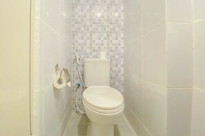 Studio | Bathroom
