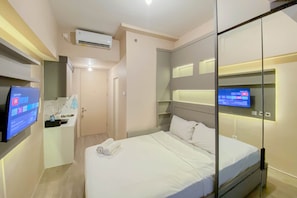 Free WiFi - Good Deal And Lovely Studio At Tokyo Riverside Pik 2 Apartment (Teluknaga)