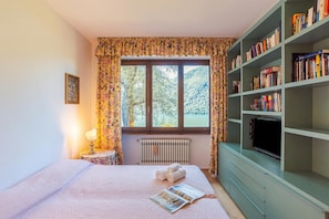 3 slaapkamers, een strijkplank/strijkijzer, gratis wifi, beddengoed