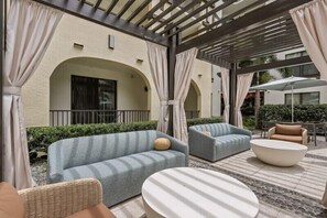 Terrace/patio - ☀️Poolview Retreat☀️ Westshore + King + Heated Pool (Tampa)