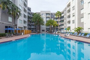 Pool - Kingside ★ Channelside | 55 & 43” TV | Pool + Wifi (Tampa)