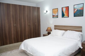 4 bedrooms, desk, iron/ironing board, free WiFi - Get a magnificent aerial view of the expansive Nairobi game Park from a balcony (Nairobi)