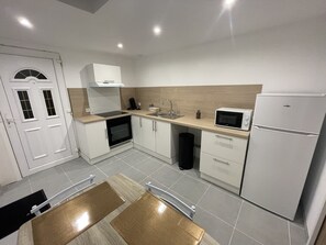 Fridge, microwave, oven, stovetop - Proche Paris & Disney (Pontcarré)