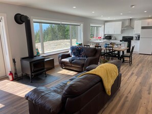 TV, fireplace, stereo