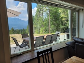 Dining - Stay Golden - sleeps 20. Bugaboo (Golden)