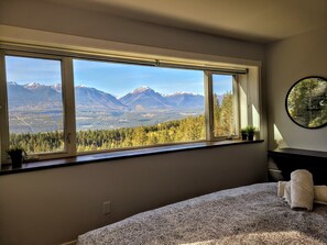 12 bedrooms, iron/ironing board, internet, bed sheets