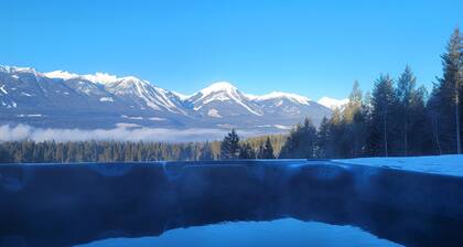 Stay Golden - sleeps 20. Monashee