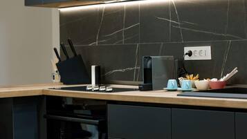 Frigorífico, microondas y horno