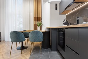 Fridge, microwave, oven - NOA Residence - Premium Hotel Apartment #303 (București)