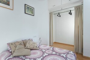 Fer et planche à repasser, Wi-Fi gratuit, draps fournis