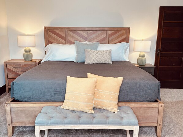 5 bedrooms, iron/ironing board, WiFi, bed sheets