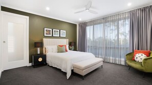 4 bedrooms, desk, iron/ironing board, WiFi