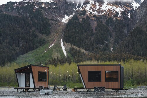 Oz Lodge: Bunkhouse - Cozy, Rustic & perfect for a family or group of friends!