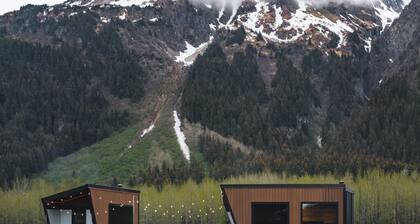 Oz Lodge: Bunkhouse - Cozy, Rustic & perfect for a family or group of friends!