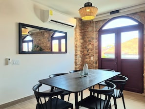Apartment, 2 Bedrooms (2C) | Dining room