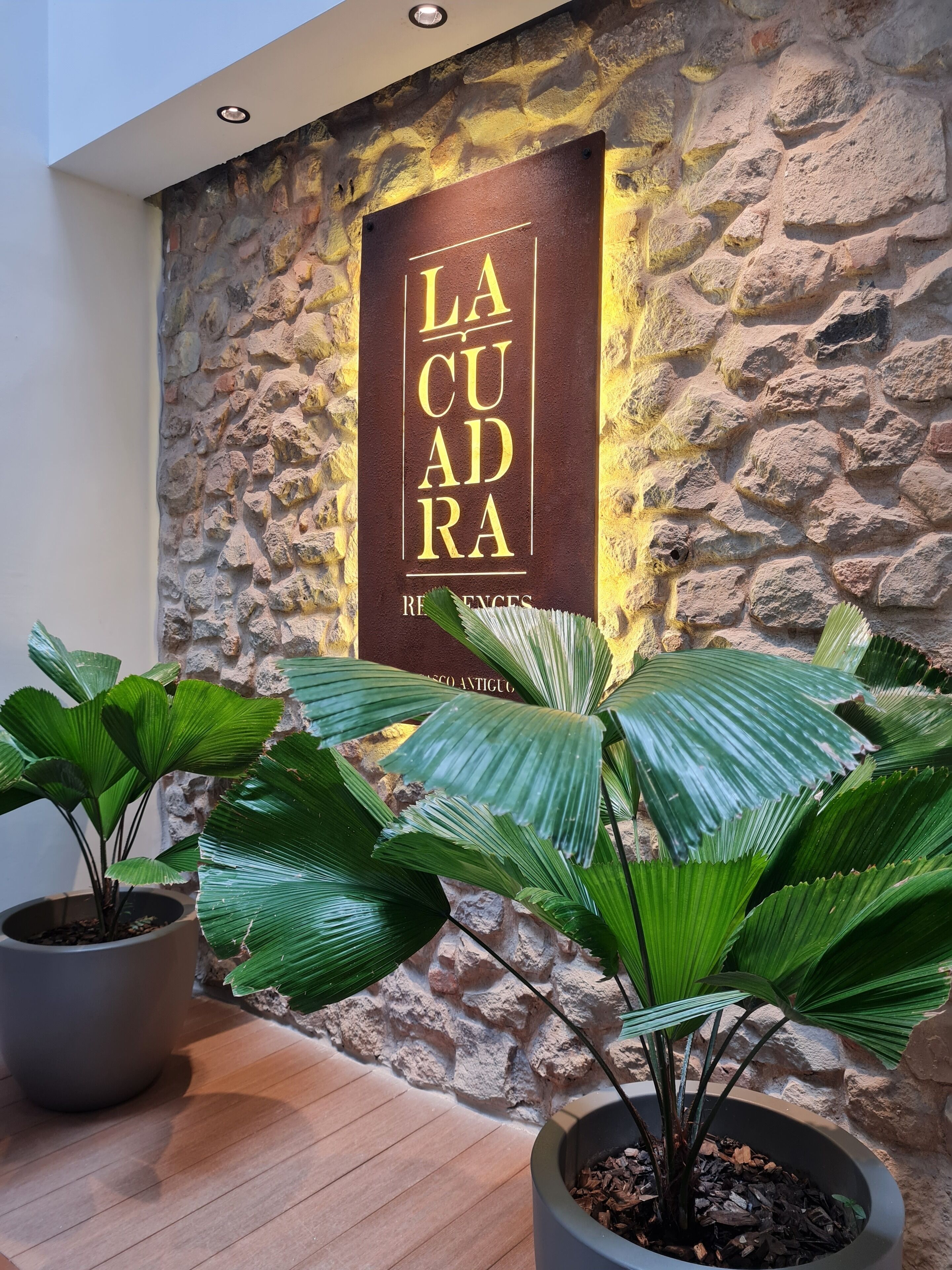 A stone wall with a sign reading "LA CUDRA RESERVES."