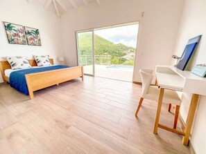 3 Schlafzimmer, Schreibtisch, Bügeleisen/Bügelbrett, Reisekinderbett