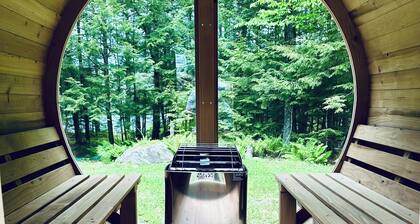 Waterfront Eco Friendly House Near White Mountains, fire pit, outdoor sauna