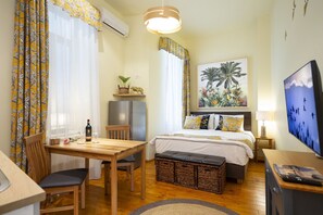 1 Schlafzimmer, Schreibtisch, Bügeleisen/Bügelbrett, kostenloses WLAN