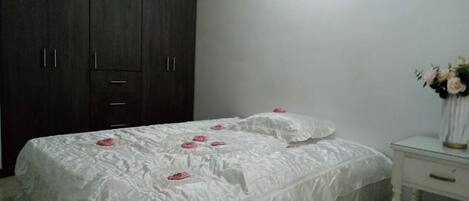 3 chambres, Wi-Fi gratuit, draps fournis