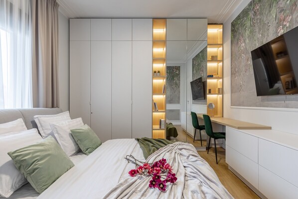 Design Apartment | 2 bedrooms, Egyptian cotton sheets, premium bedding, memory foam beds - Luxury Piata Romana 2BR Urban Sanctuary by HOLT (Bucharest)