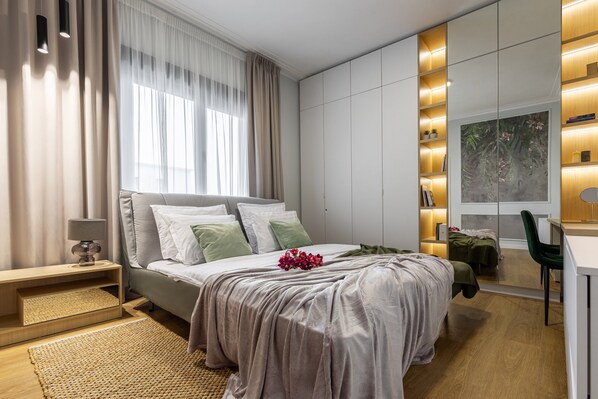 Design Apartment | 2 bedrooms, Egyptian cotton sheets, premium bedding, memory foam beds