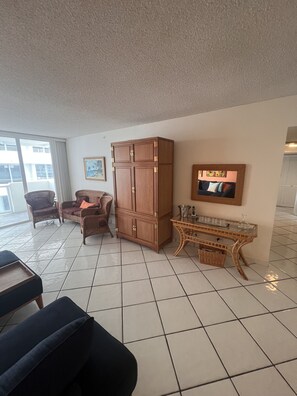 Interior - Spacious Beachfront Retreat,
Family Friendly,
Free parking/Free Public Trolley (Miami Beach)