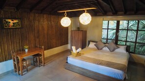 Quarto quádruplo superior | 1 quarto, roupas de cama premium, edredons de pluma, Wi-Fi de cortesia